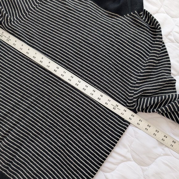 Express wool cashmere blend black and white turtleneck sweater Medium EUC - Picture 5 of 10